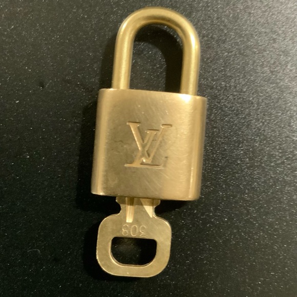Louis Vuitton Lock and Key - Picture 7 of 7